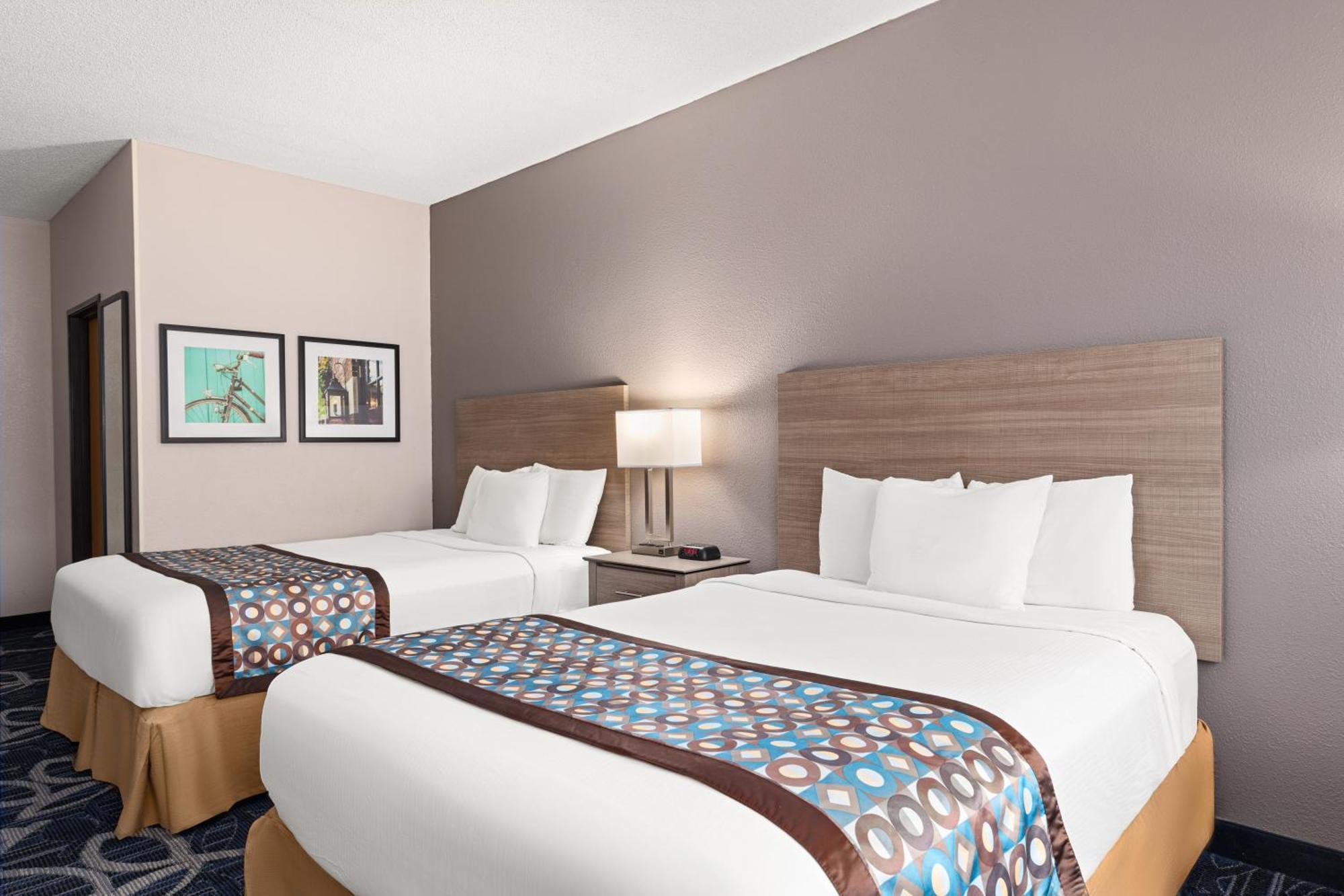 Baymont By Wyndham Waterloo Hotel Exterior foto