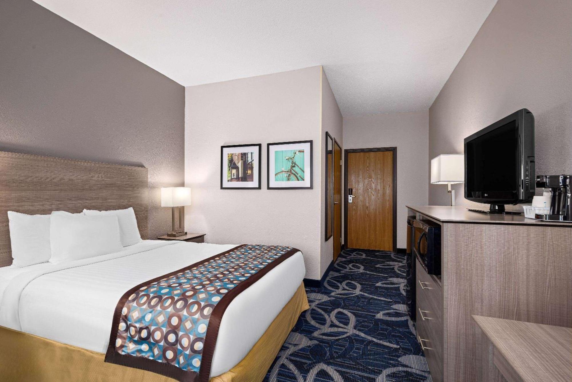 Baymont By Wyndham Waterloo Hotel Exterior foto